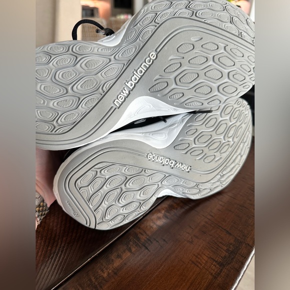 New Balance Pickleball shoes women’s 8.5 wide - Picture 4 of 5